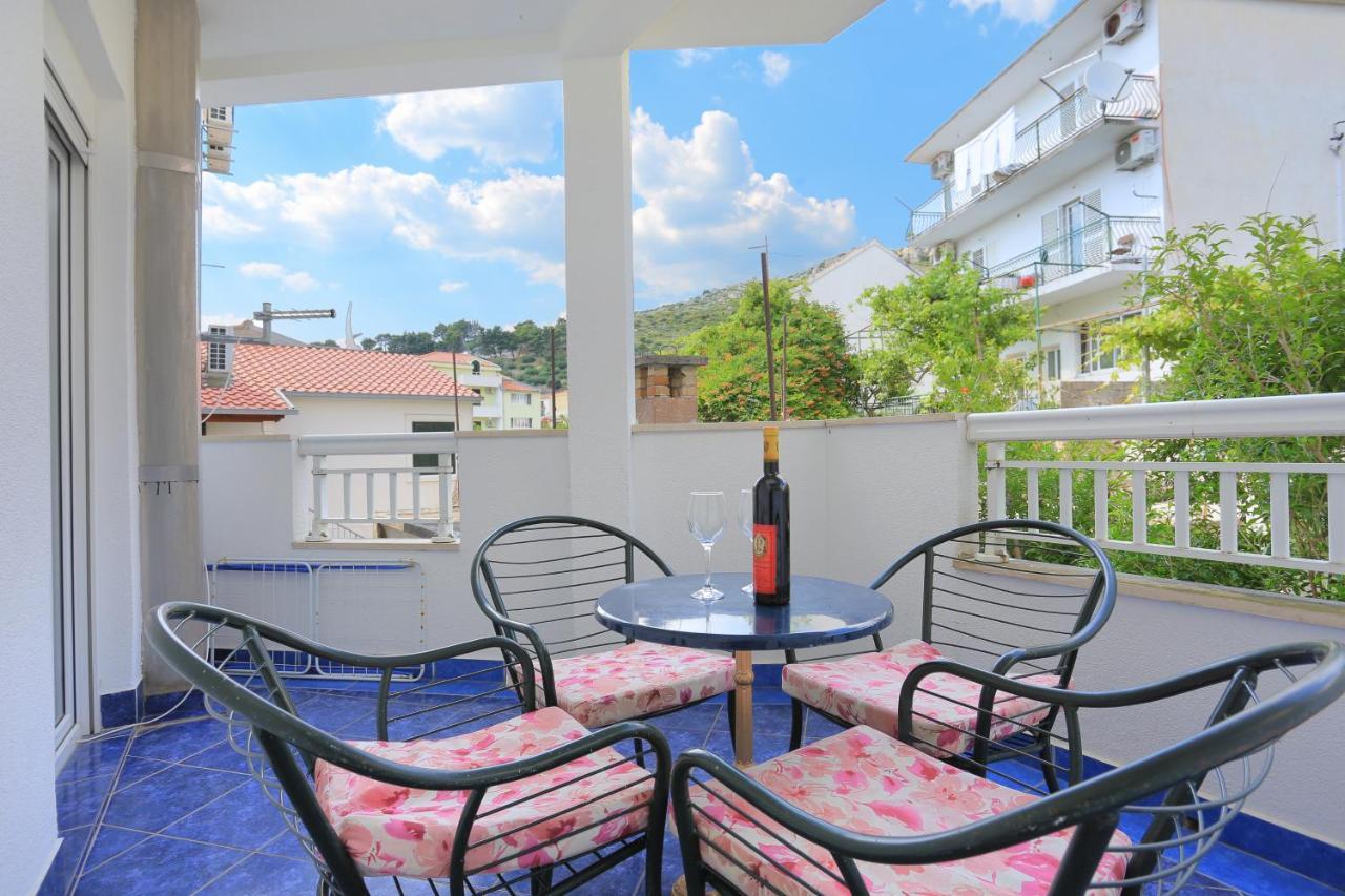 Apartments By The Sea Podgora, Makarska - 18918 Exterior photo